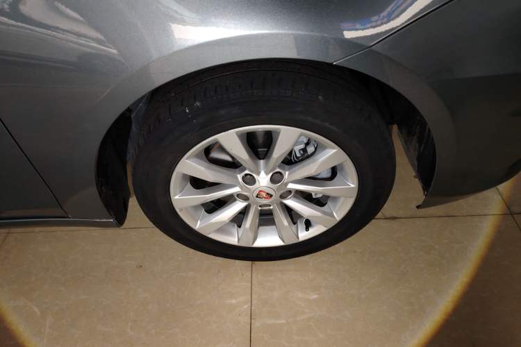 Used Roewe i6 2017 20T Automatic Internet Smart Edition Right Front Wheel Hub