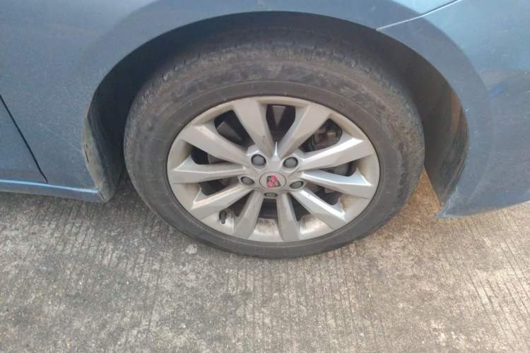 Used Roewe i6 2017 20T Automatic Internet Smart Edition Right Front Wheel Hub