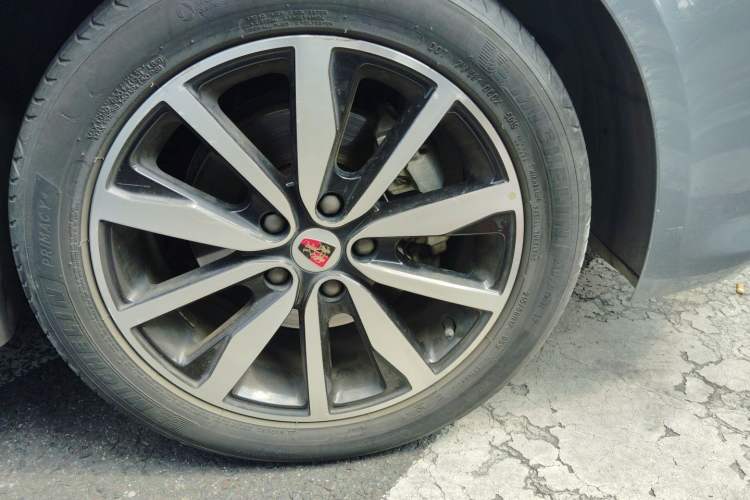 Used Roewe i6 2017 20T Automatic Internet ZhiZun Edition Right Front Wheel Hub