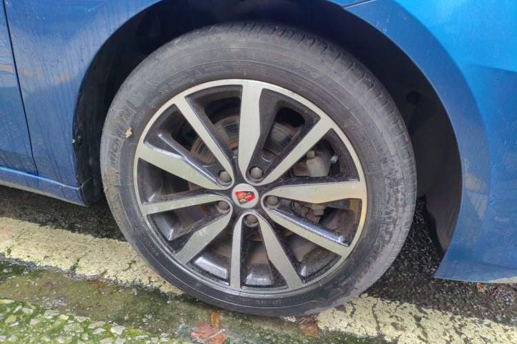 Used Roewe i6 2017 20T Automatic Internet ZhiZun Edition Right Front Wheel Hub