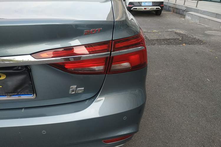 Used Roewe i6 2017 20T Automatic Flagship Edition Right Rear Taillight