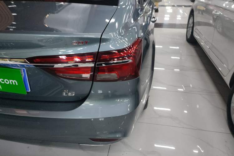Used Roewe i6 2017 20T Automatic Flagship Edition Right Rear Taillight