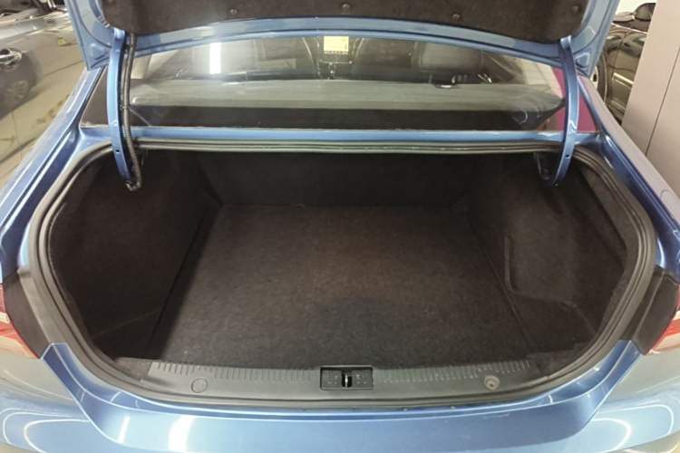 Used Roewe i6 2017 20T Automatic Internet Smart Edition Trunk