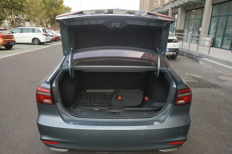 Used Roewe i6 2017 20T Automatic Flagship Edition Trunk