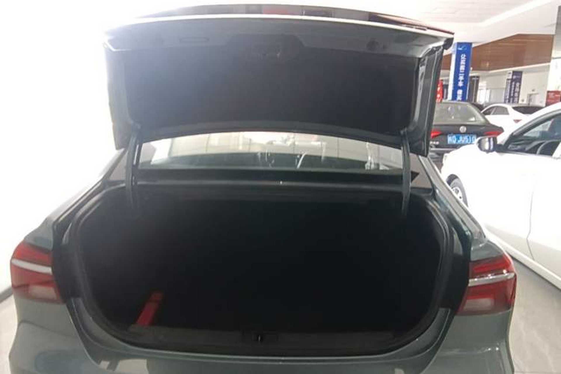Used Roewe i6 2017 20T Automatic Internet Smart Edition Trunk
