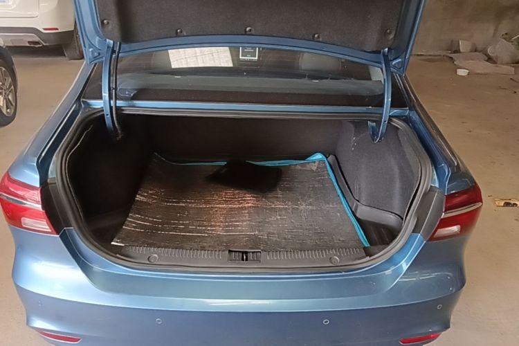 Used Roewe i6 2017 20T Automatic Internet Smart Edition Trunk