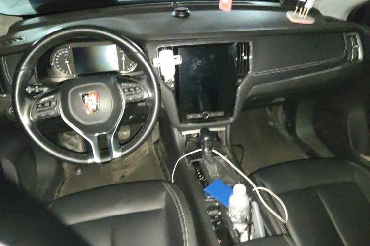 Used Roewe i6 2017 20T Automatic Internet ZhiZun Edition Center Console