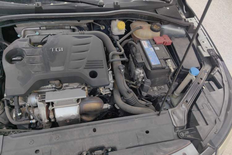 Used Roewe i6 2017 20T Automatic Internet Smart Edition Engine Bay Left