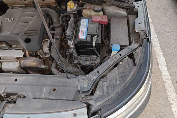 Used Roewe i6 2017 20T Automatic Internet Smart Edition Engine Bay Left