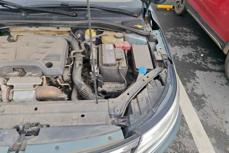 Used Roewe i6 2017 20T Automatic Internet Smart Edition Engine Bay Left