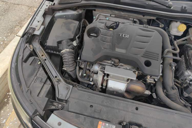 Used Roewe i6 2017 20T Automatic Internet Smart Edition Engine Bay Right