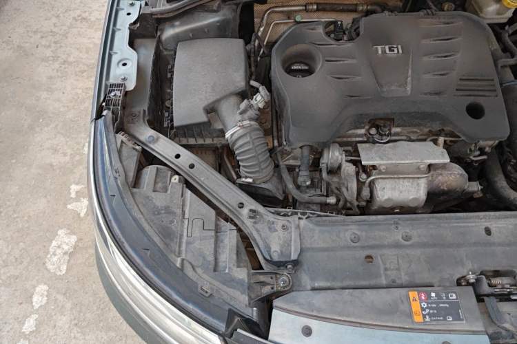 Used Roewe i6 2017 20T Automatic Internet Smart Edition Engine Bay Right