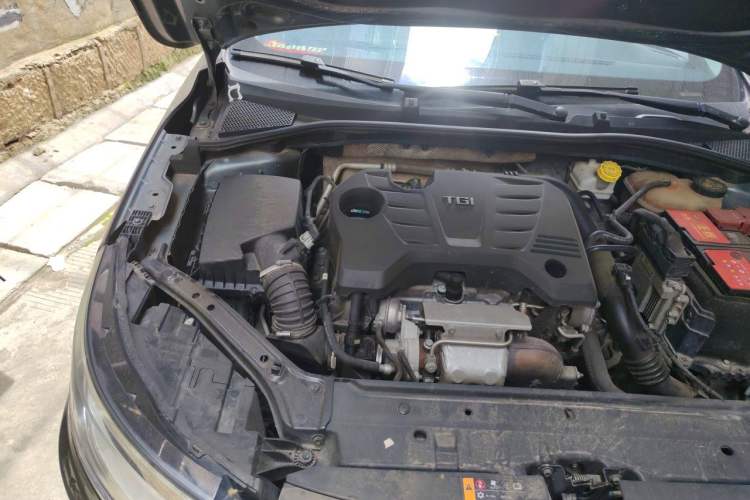 Used Roewe i6 2017 20T Manual Luxury Edition Engine Bay Right