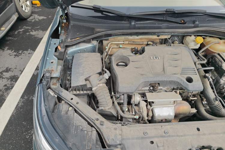 Used Roewe i6 2017 20T Automatic Internet Smart Edition Engine Bay Right