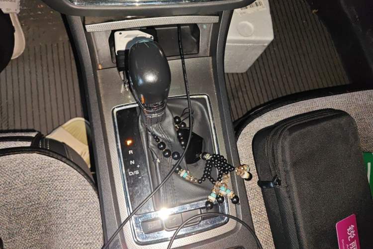 Used Roewe i6 2017 20T Automatic Internet Smart Edition Gear Lever
