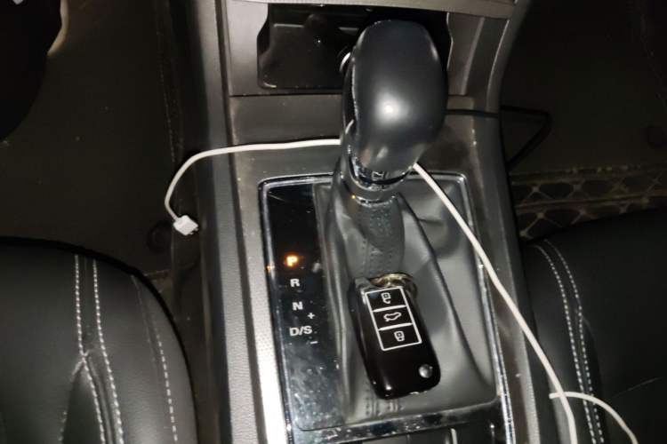Used Roewe i6 2017 20T Automatic Internet ZhiZun Edition Gear Lever