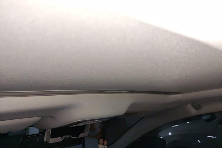 Used Roewe i6 2017 20T Automatic Internet ZhiZun Edition Headliner