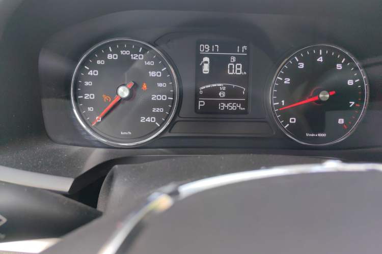 Used Roewe i6 2017 20T Automatic Internet Smart Edition Odometer Close Up