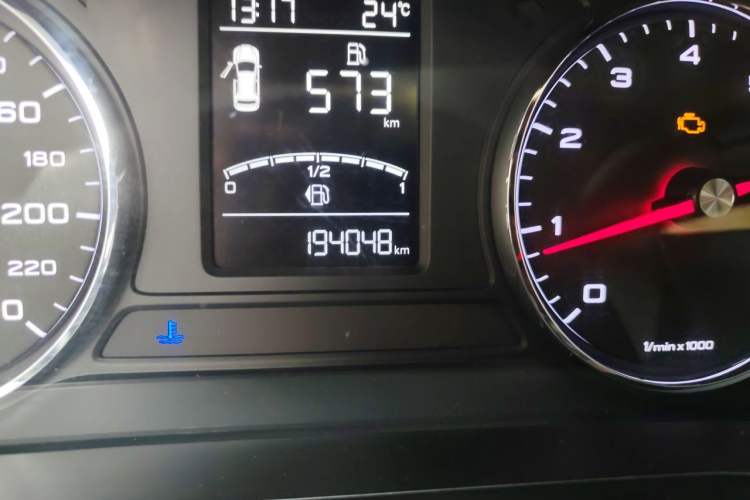 Used Roewe i6 2017 20T Manual Luxury Edition Odometer Close Up