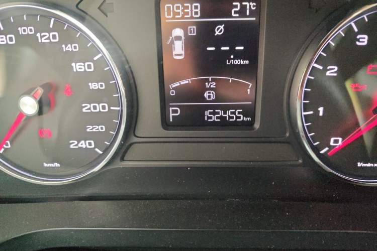 Used Roewe i6 2017 20T Automatic Internet Smart Edition Odometer Close Up
