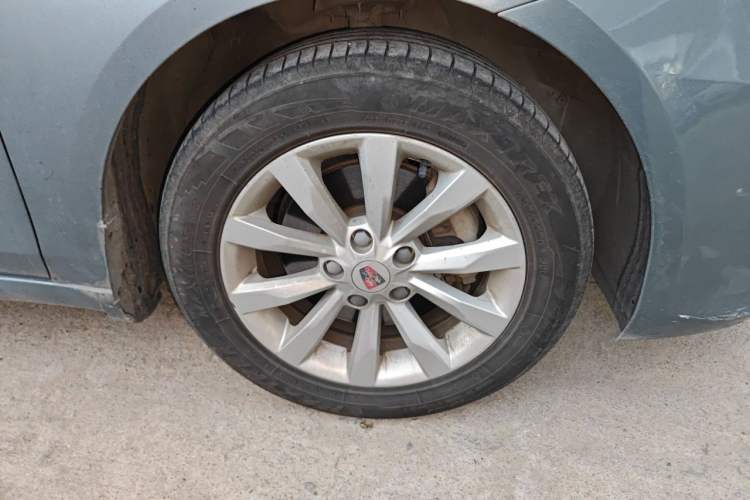 Used Roewe i6 2017 20T Automatic Internet Smart Edition Right Front Wheel Hub