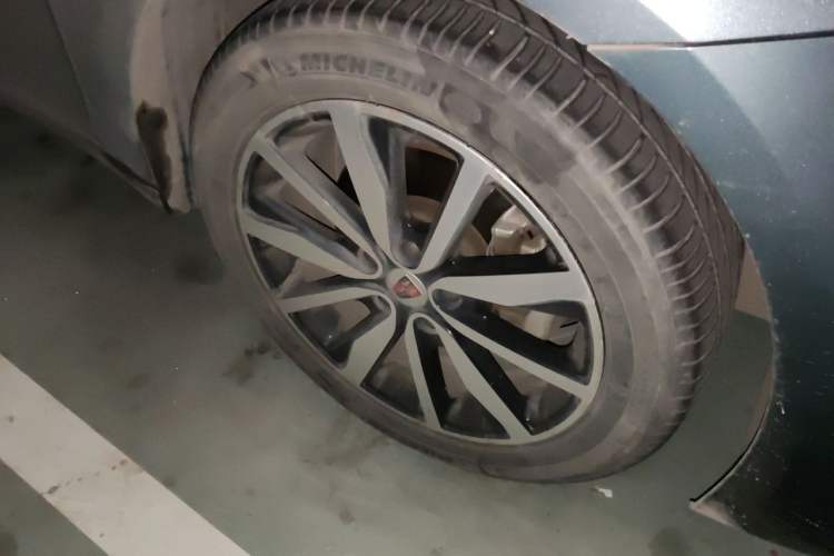 Used Roewe i6 2017 20T Automatic Internet ZhiZun Edition Right Front Wheel Hub