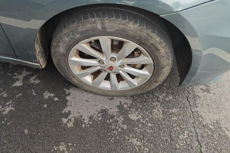 Used Roewe i6 2017 20T Automatic Internet Smart Edition Right Front Wheel Hub