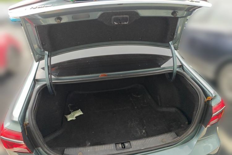 Used Roewe i6 2017 20T Automatic Internet Smart Edition Trunk