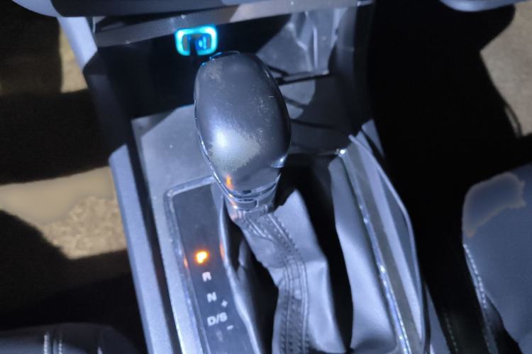 Used Roewe i6 2017 20T Automatic Flagship Edition Gear Lever