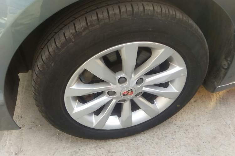 Used Roewe i6 2017 20T Automatic Internet Smart Edition Left Front Wheel Hub