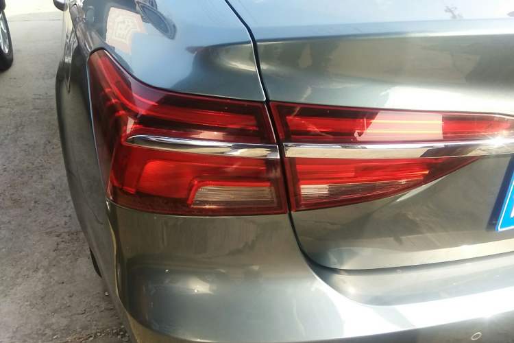Used Roewe i6 2017 20T Automatic Internet Smart Edition Left Rear Taillight