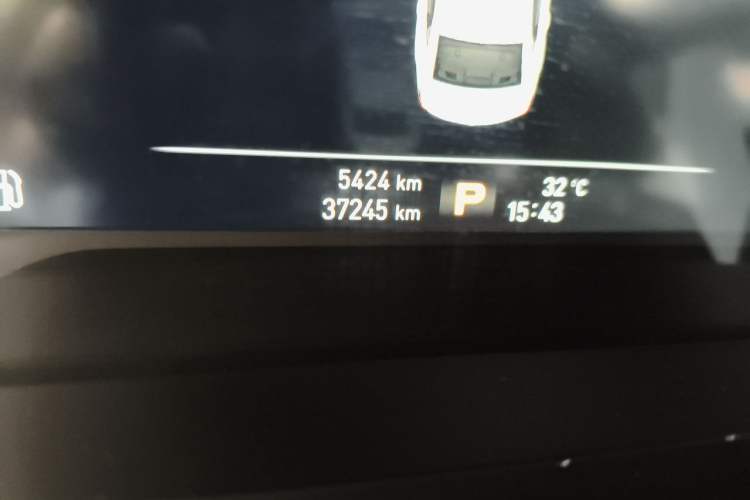 Used Roewe i6 2017 20T Automatic Internet Smart Edition Odometer Close Up