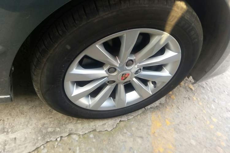 Used Roewe i6 2017 20T Automatic Internet Smart Edition Right Front Wheel Hub