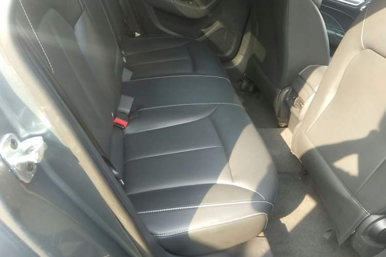 Used Roewe i6 2017 20T Automatic Internet Smart Edition Right Rear Seat