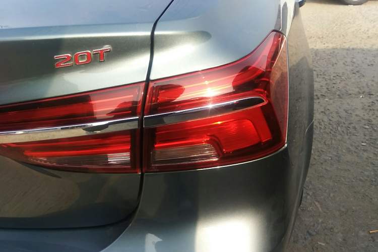 Used Roewe i6 2017 20T Automatic Internet Smart Edition Right Rear Taillight