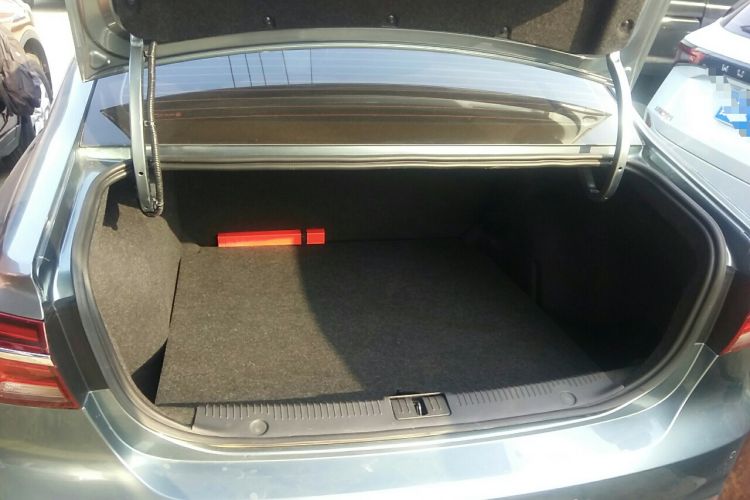 Used Roewe i6 2017 20T Automatic Internet Smart Edition Trunk