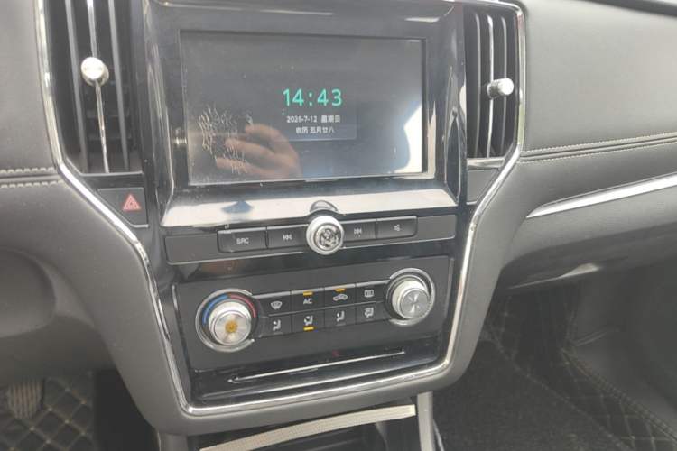 Used Roewe i6 2017 20T Manual Luxury Edition Audio And AC Panel