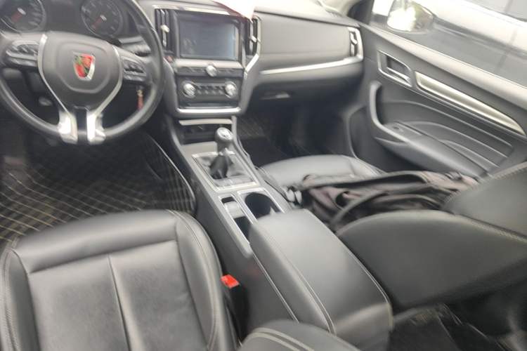 Used Roewe i6 2017 20T Manual Luxury Edition Center Console