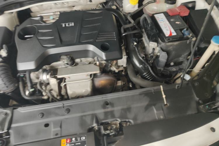 Used Roewe i6 2017 20T Automatic Flagship Edition Engine Bay