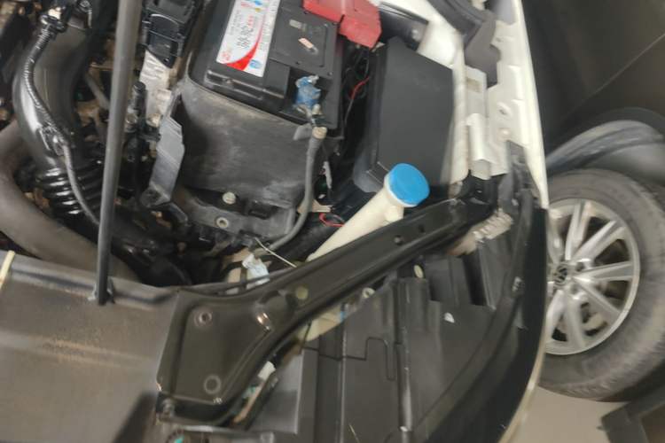 Used Roewe i6 2017 20T Automatic Flagship Edition Engine Bay Left