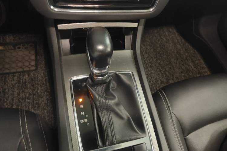 Used Roewe i6 2017 20T Automatic Flagship Edition Gear Lever