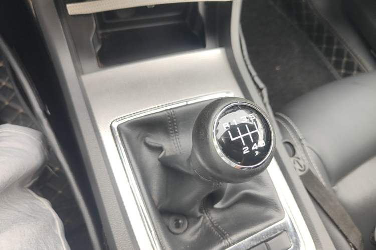 Used Roewe i6 2017 20T Manual Luxury Edition Gear Lever