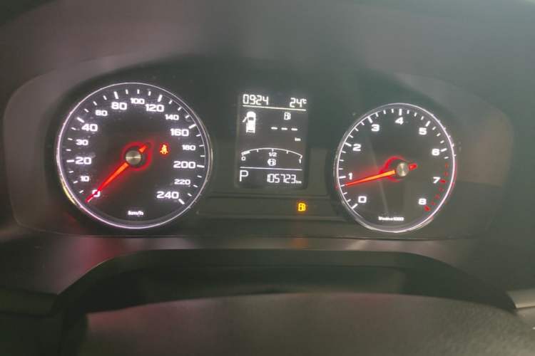 Used Roewe i6 2017 20T Automatic Flagship Edition Odometer Close Up