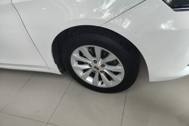 Used Roewe i6 2017 20T Automatic Flagship Edition Right Front Wheel Hub