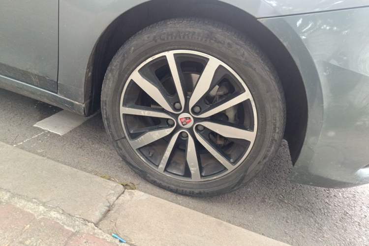 Used Roewe i6 2017 20T Automatic Internet ZhiZun Edition Right Front Wheel Hub