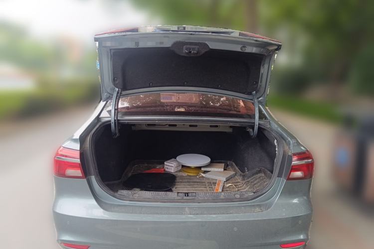Used Roewe i6 2017 20T Automatic Internet ZhiZun Edition Trunk