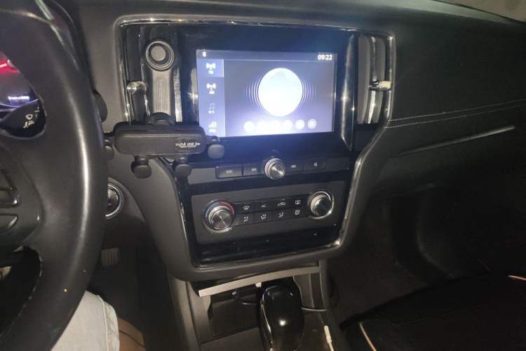 Used Roewe i6 2017 20T Automatic Flagship Edition Audio And AC Panel