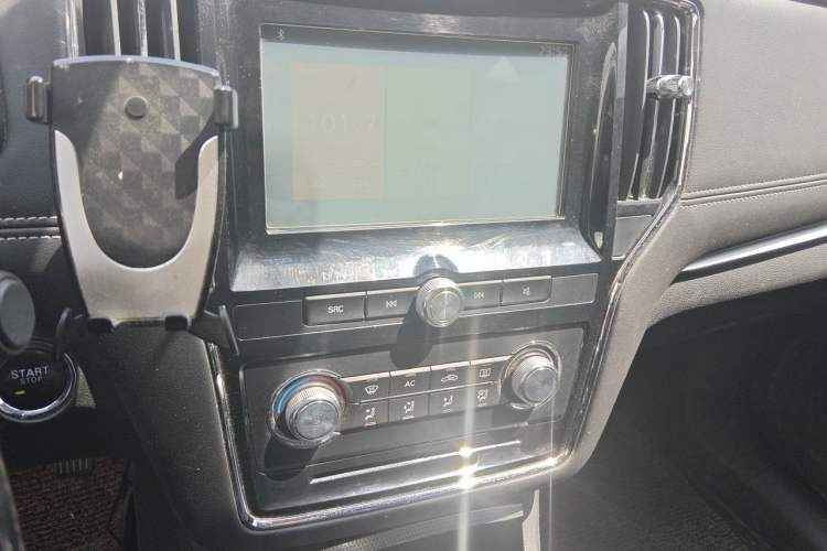 Used Roewe i6 2017 20T Automatic Flagship Edition Audio And AC Panel