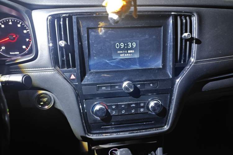 Used Roewe i6 2017 20T Automatic Internet ZhiZun Edition Audio And AC Panel