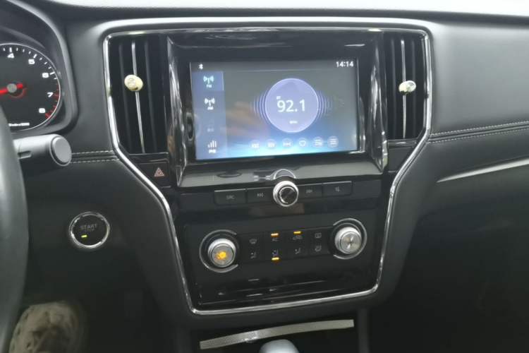 Used Roewe i6 2017 20T Automatic Flagship Edition Audio And AC Panel